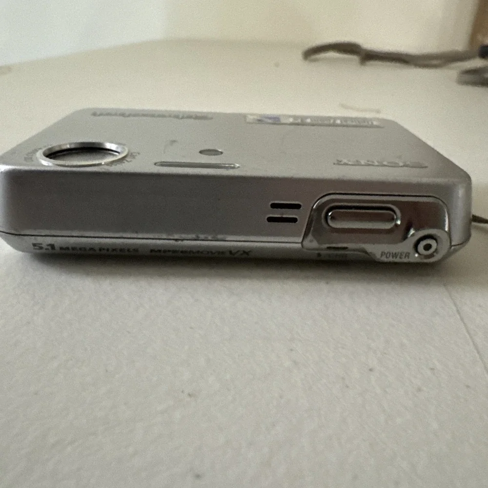 Sony Cyber-Shot DSC-T3 5.1MP Digital Camera Untested